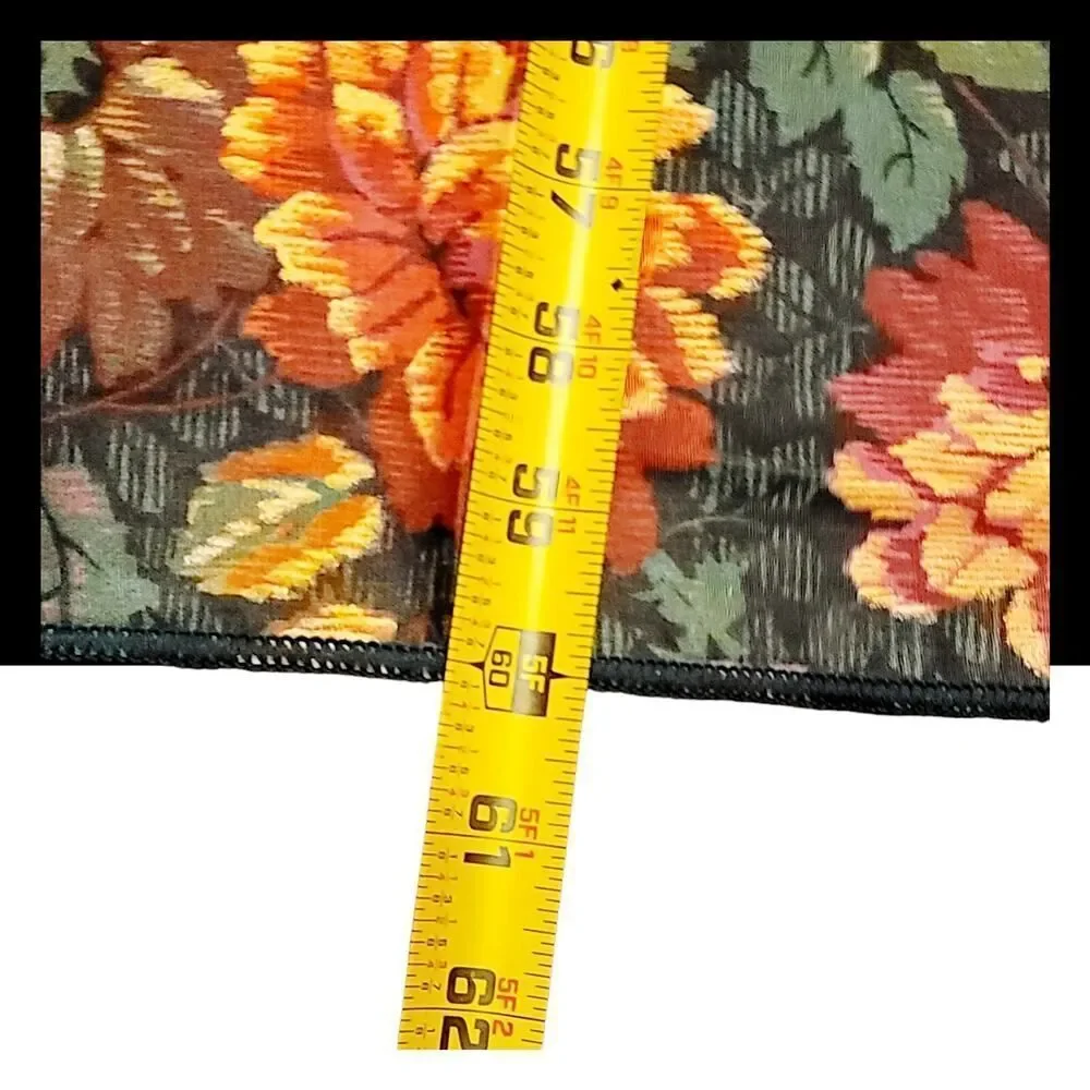 Vintage‎ Christmas Holiday Poinsettia Floral Design Oblong Table Cloth 83 X 60